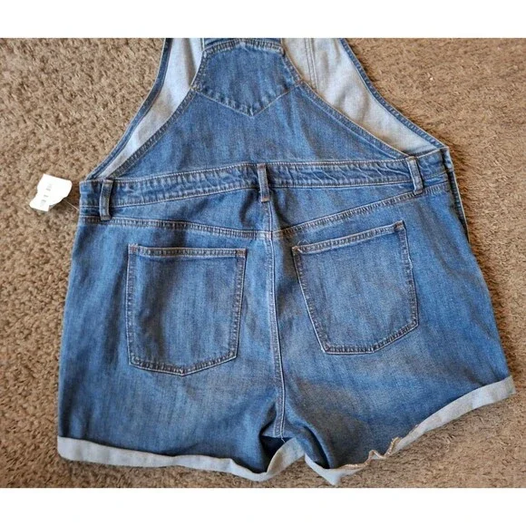 Denim Jean Bib Overall Shorts Womens Size XL Old Navy Distressed Cuffed Bibs New - Picture 7 of 7